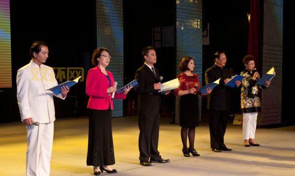 神谕者的占卜球：甲骨文与预言的奇妙邂逅