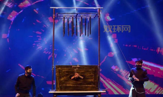 神谕者的占卜球：甲骨文与预言的奇妙邂逅