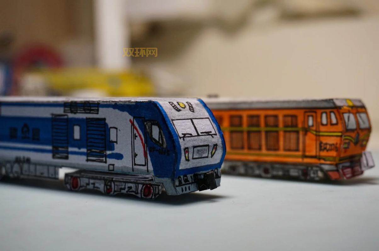 王任飞去世，母亲接手模型店铺延续儿子梦想