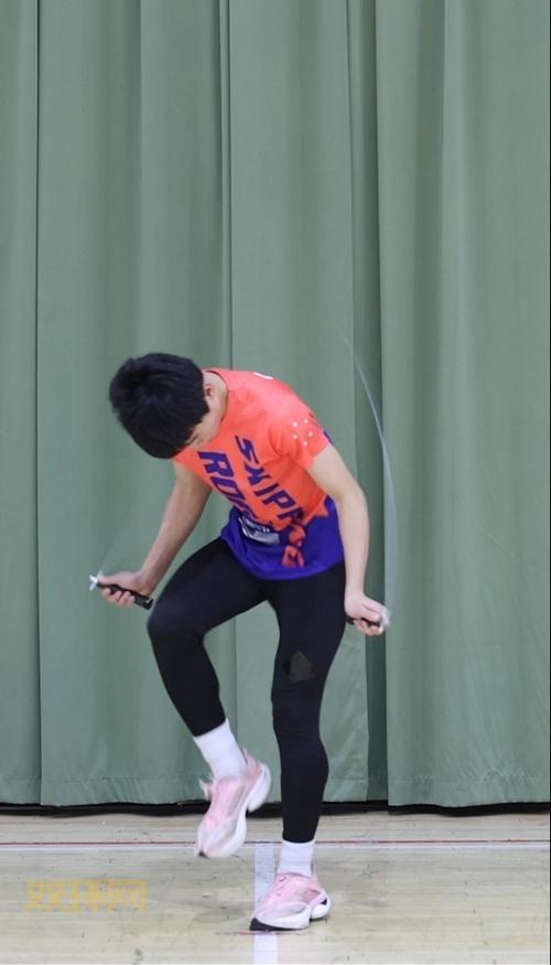 14岁初中生跳绳刷新吉尼斯纪录，1分钟单摇382次成新标杆