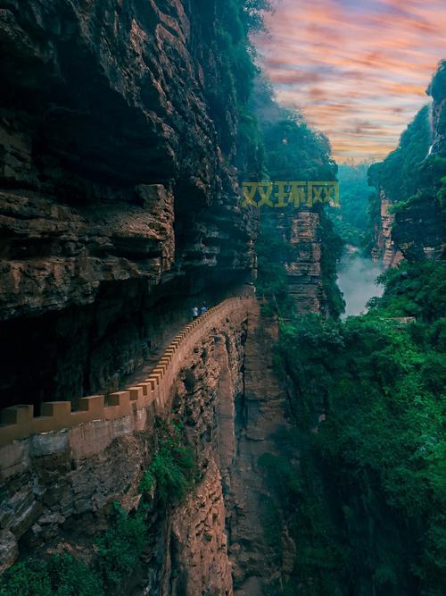 死亡峡谷探秘：勇敢者的禁区，探索地球上最危险的峡谷