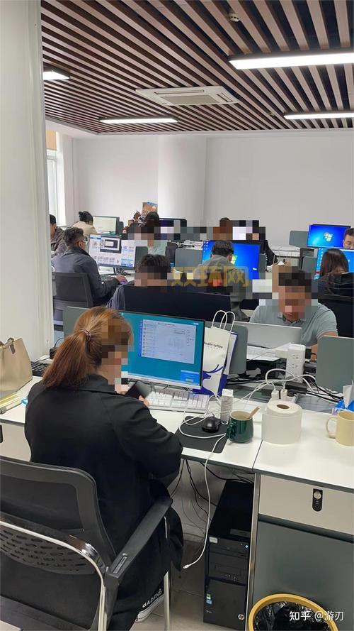 大冲锋生化玩法揭秘：畅享末日逃生新体验！