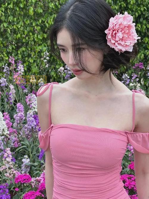 亚洲美女自拍大合集：欧洲风情与亚洲魅力碰撞