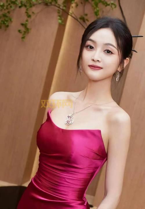 宅男女神宝贝：性感与甜美并存的魅力