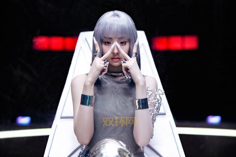 whosthatgirl真人是谁？深扒这个神秘女孩的身份！