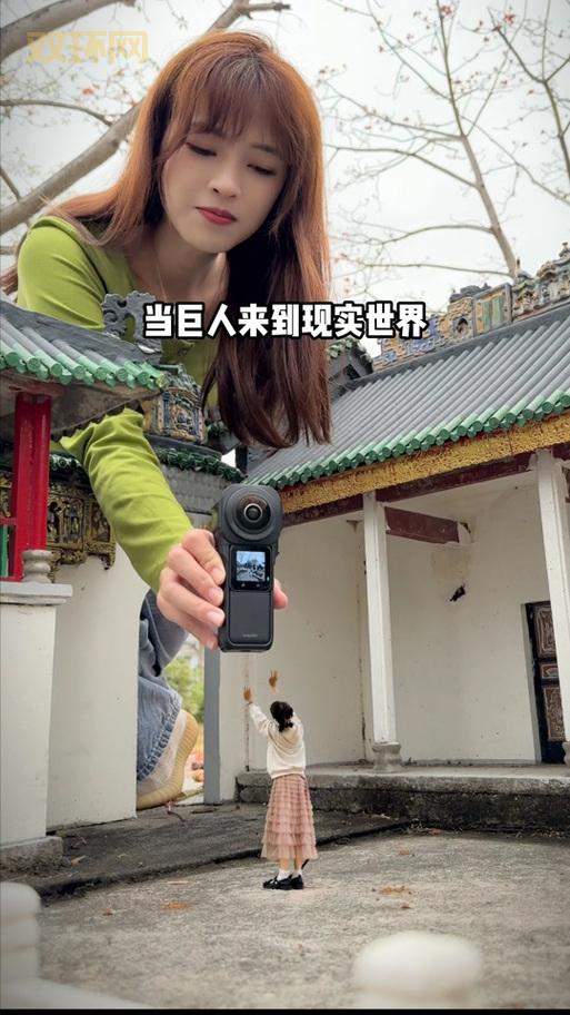 女巨人踩小人怎么回事？这背后真相令人震惊！