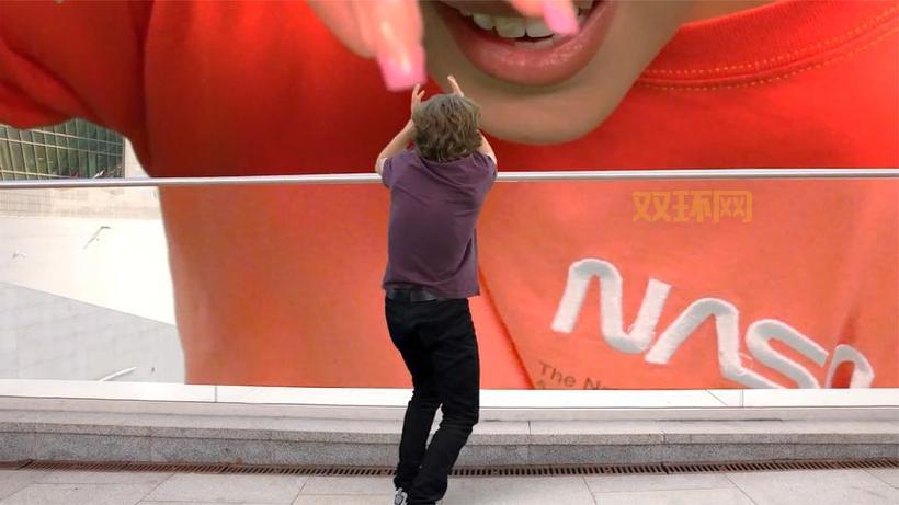 女巨人踩小人怎么回事？这背后真相令人震惊！